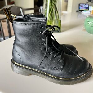 Doc Martens Air Wait black leather boots US 1 kids girl boy side zip combat lug